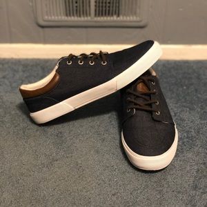St. John’s Bay Sneakers Navy